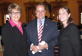 Laura Tiberi, Executive Director, Ohio ACEP; Senator Steve Buehrer, sponsor S.B. 86 and Amanda Sines, Towner Policy Group, in the Senate Chambers, May 19, 2010